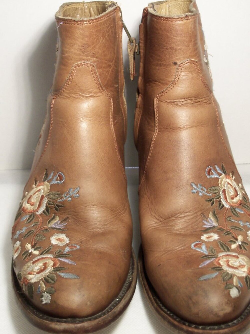 Shyanne Embroidered ankle boot sz 7